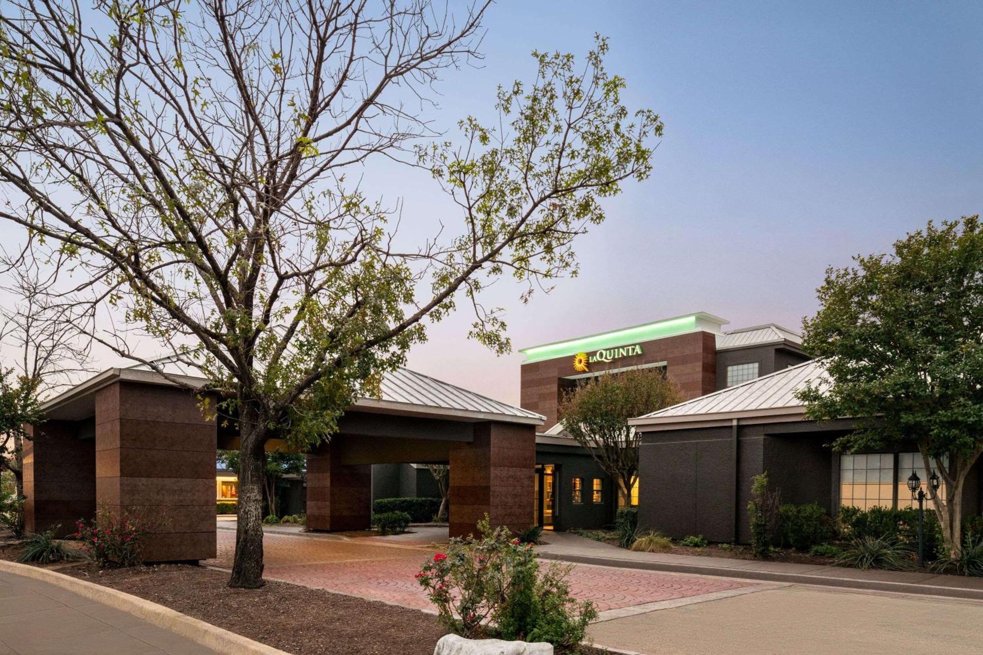 Отель La Quinta By Wyndham Round Rock North Экстерьер фото