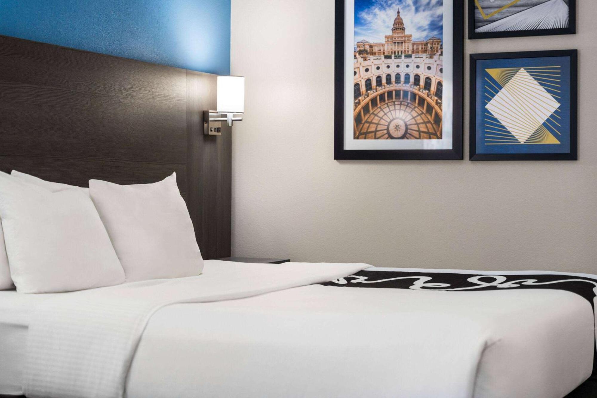 Отель La Quinta By Wyndham Round Rock North Экстерьер фото