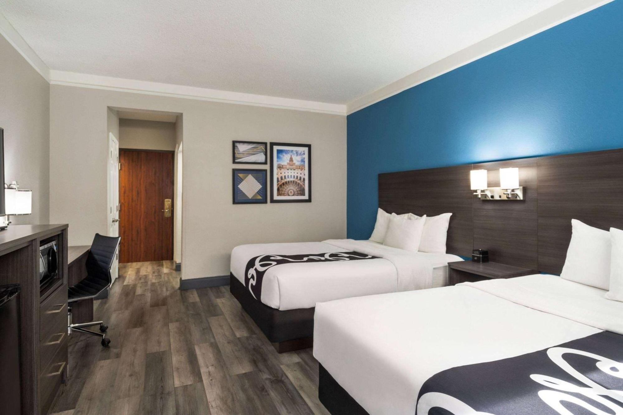 Отель La Quinta By Wyndham Round Rock North Экстерьер фото