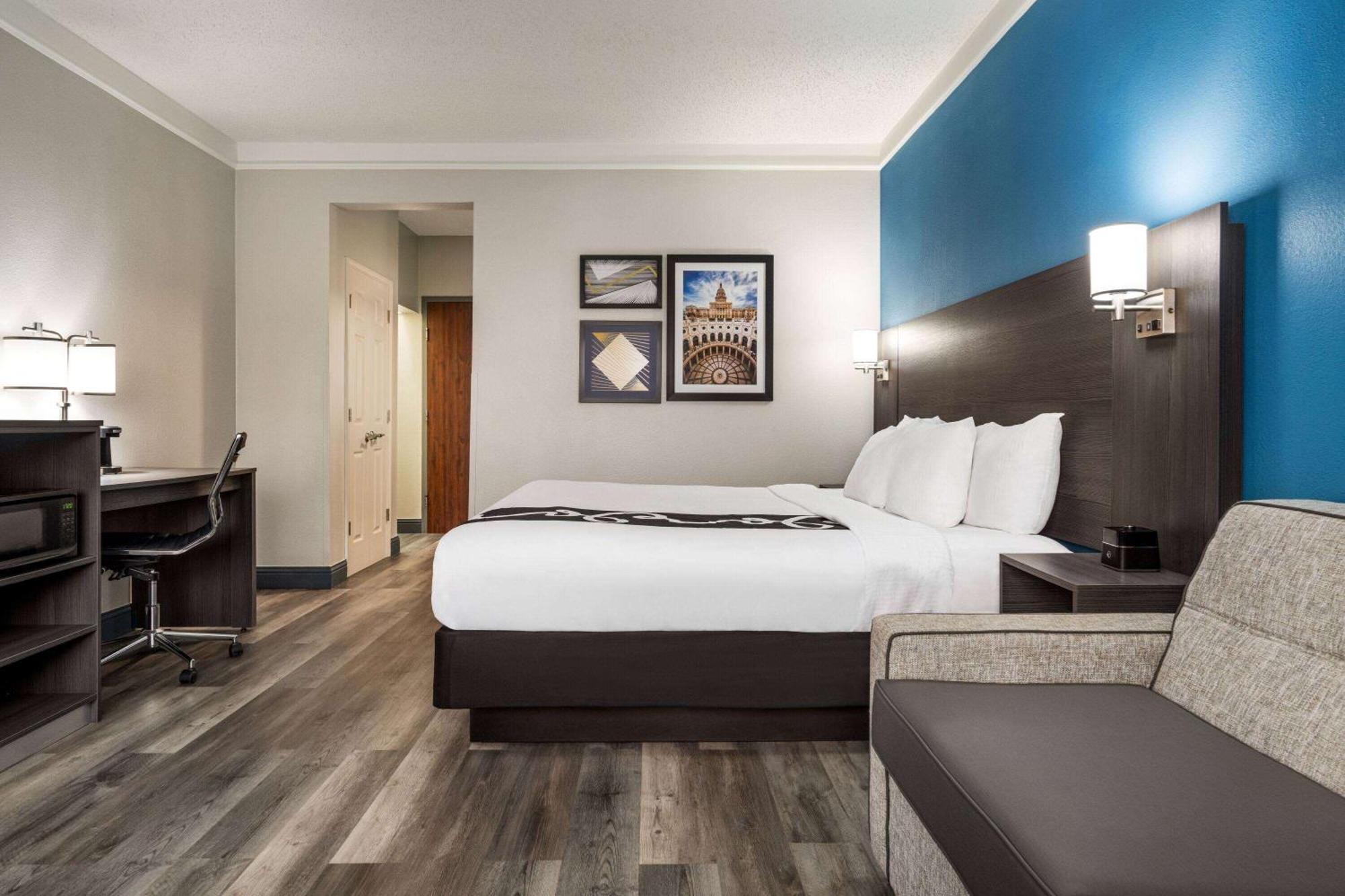 Отель La Quinta By Wyndham Round Rock North Экстерьер фото