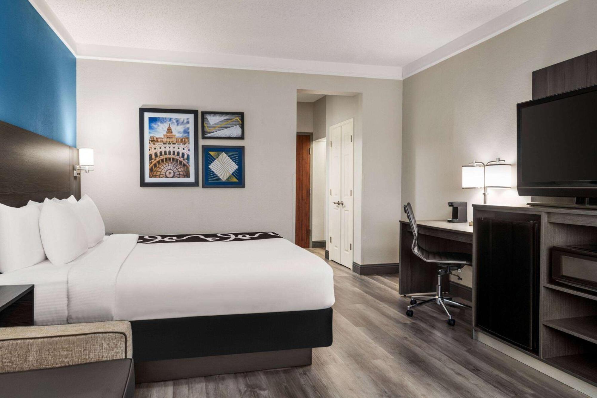 Отель La Quinta By Wyndham Round Rock North Экстерьер фото