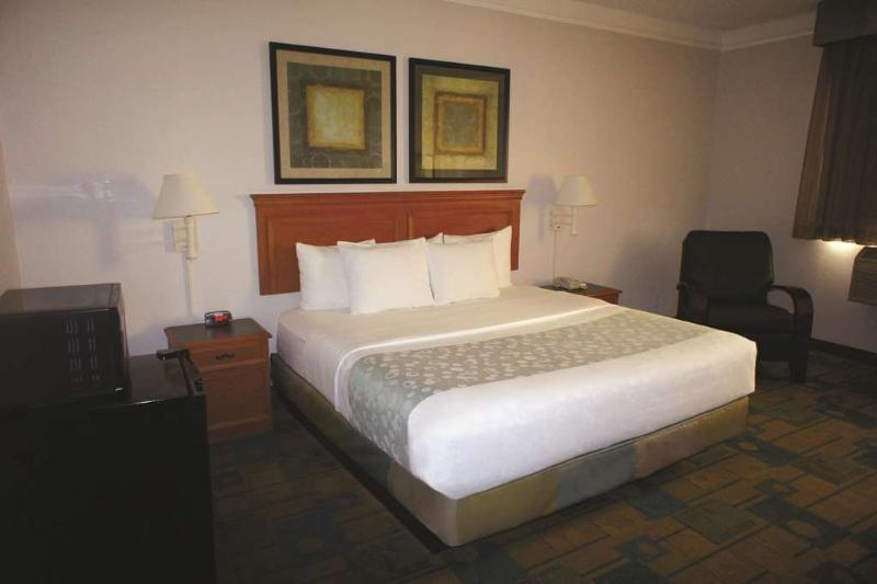 Отель La Quinta By Wyndham Round Rock North Экстерьер фото